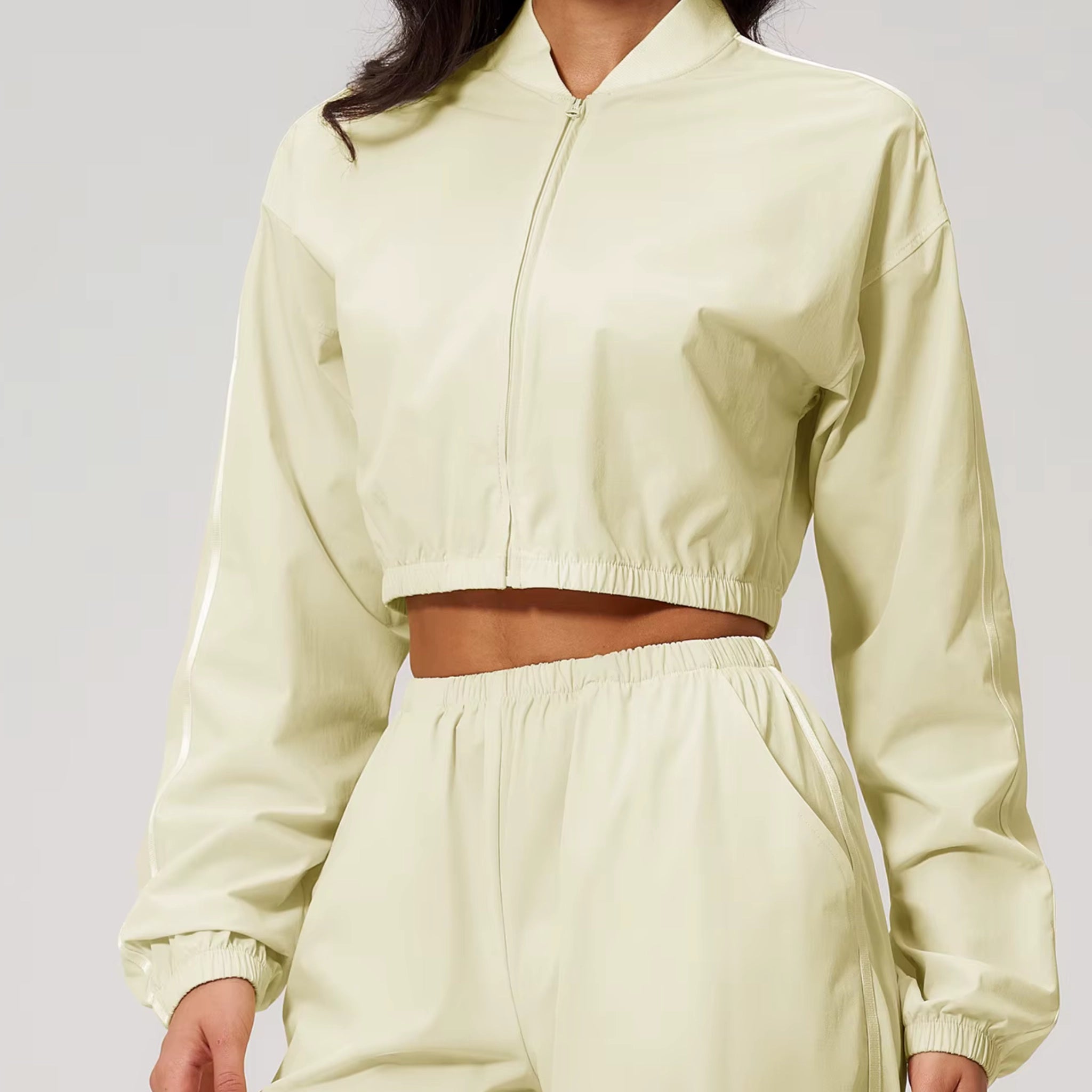 THE ESSENTIAL CROP WINDBREAKER
